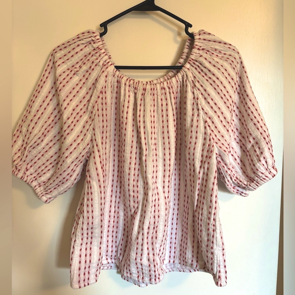 Universal Thread size Small white with red stitching cotton puff sleeve top EUC